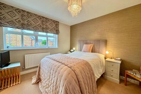 Master bedroom (1).jpg