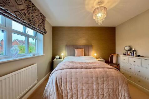 Master bedroom (2).jpg