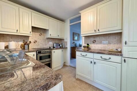 Kitchen (2).jpg