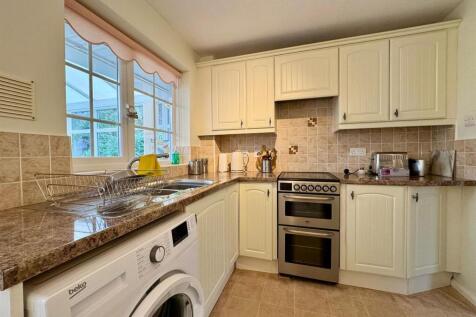 Kitchen (3).jpg