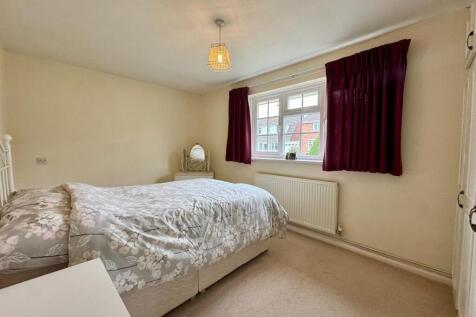 Bedroom 1 (2).jpg