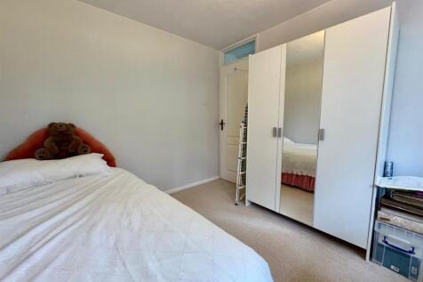 Bedroom 2 (2).jpg