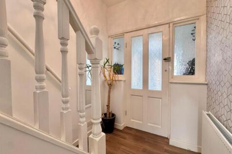 Entrance hall (2).jpg