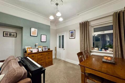 Dining area (2)-fotor-20251113105023.jpg