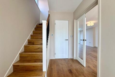 Entrance hall (1).jpg