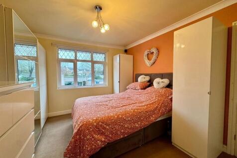 Master bedroom (2).jpg