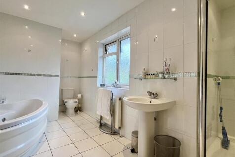 Fully Comp. Bathroom.jpeg