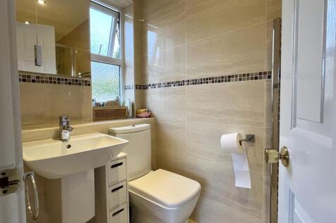 Bed 2 Ensuite A.jpeg