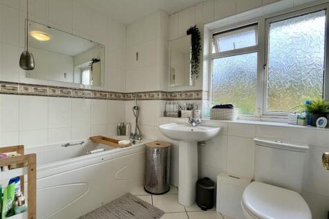 Family Bathroom.jpeg