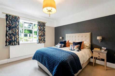 Pilkington Avenue 39-37 (Large).jpg