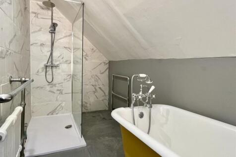 Comp. Bathroom