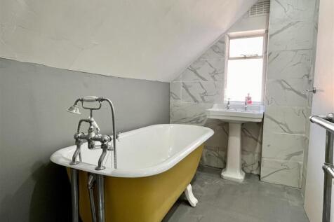 Comp. Bathroom
