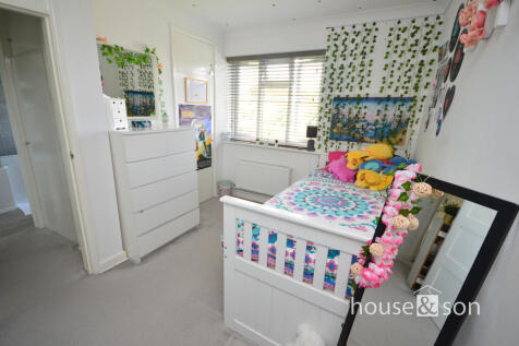 Bedroom pic 2