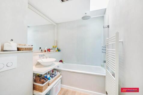 Main Bathroom 1