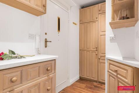 Entrance/ Kitchen