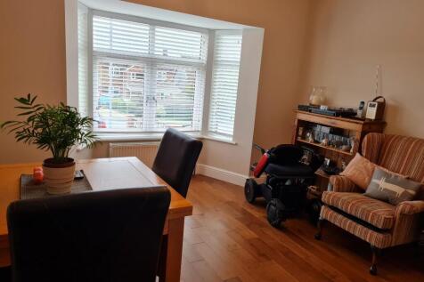 Dining Room/Bed 3
