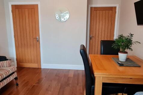 Dining Room/Bed 3