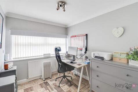Bed 4 / Office