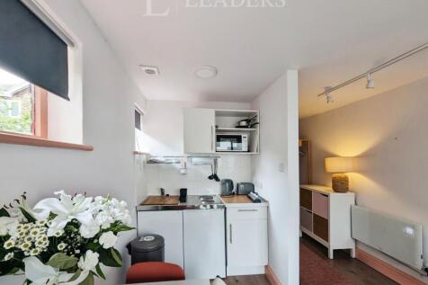 Studio/kitchenette