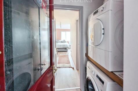 Shared washing machine/tumble drier