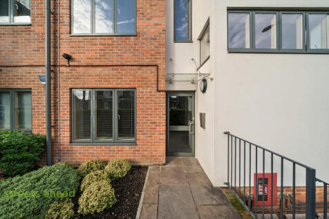 74028930-0660-4d9...