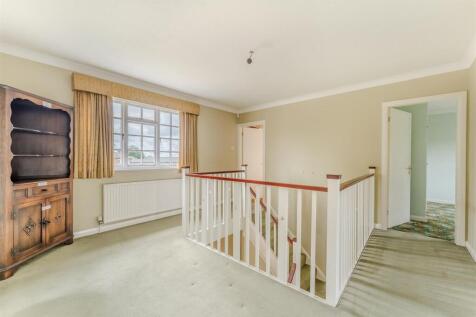 GALLERIED LANDING