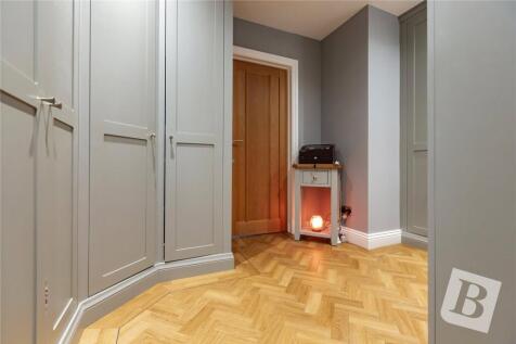 Walk-In Wardrobe