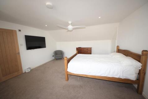 Master Bedroom p2