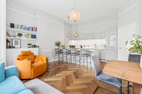 Kestral Mews, Cathedral Road, Hern Crabtree (8).jp