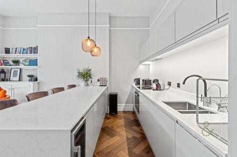Kestral Mews, Cathedral Road, Hern Crabtree (1).jp