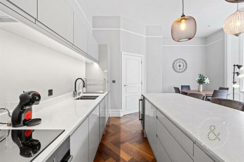 Kestral Mews, Cathedral Road, Hern Crabtree (2).jp