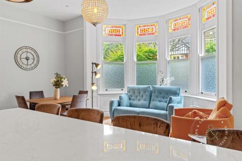 Kestral Mews, Cathedral Road, Hern Crabtree (4).jp