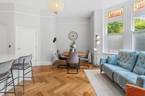 Kestral Mews, Cathedral Road, Hern Crabtree (5).jp