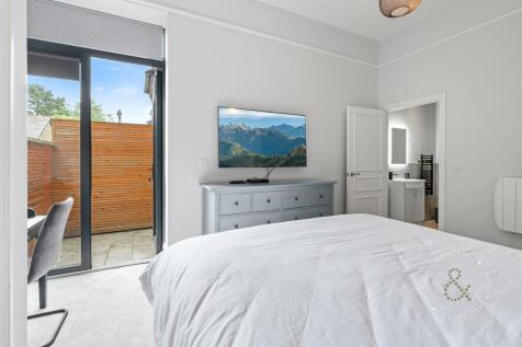 Kestral Mews, Cathedral Road, Hern Crabtree (15).j