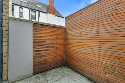 Kestral Mews, Cathedral Road, Hern Crabtree (16).j