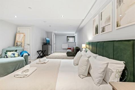 Kestral Mews, Cathedral Road, Hern Crabtree (24).j