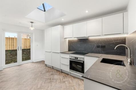 Cathedral Road, Apt 3, HernCrabtree (5).jpg