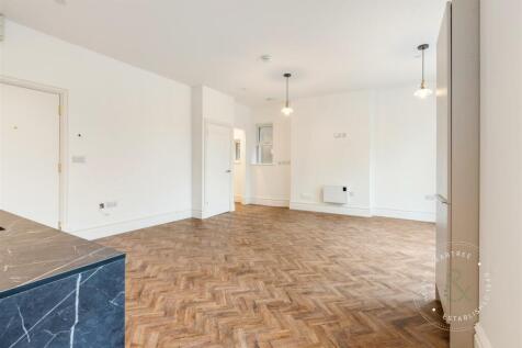 Apartment 4 Lounge..jpg