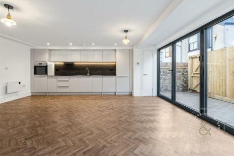 Cathedral Road Aprts, CoachHouse, HernCrabtree  (4
