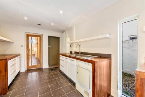Romilly-Crescent-09.jpg