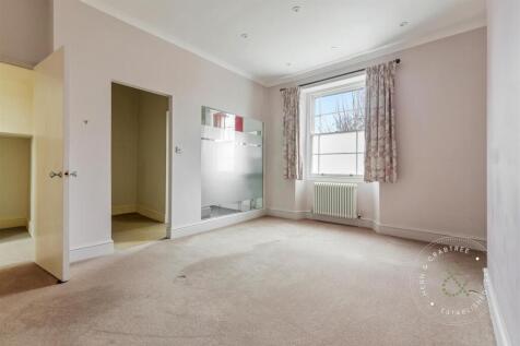 Romilly-Crescent-02.jpg
