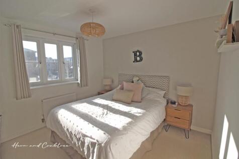 Bed 1.jpg