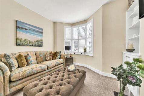 Fairleigh-Road-02.jpg