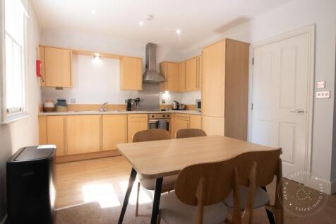 Flat 6, 74-76 Cathedral House-5.jpg