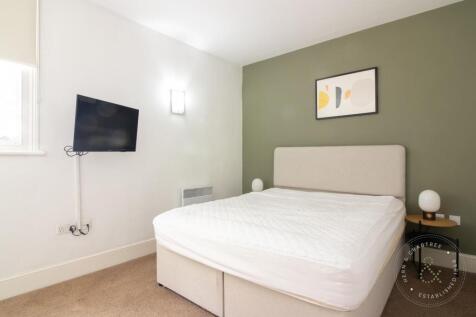 Flat 6, 74-76 Cathedral House-3.jpg