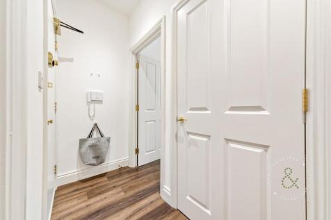 Sophia-Mews-06.jpg