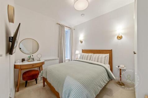 Sophia-Mews-01.jpg
