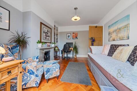 Avondale-Crescent-12.jpg