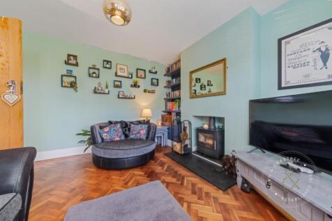 Avondale-Crescent-15.jpg