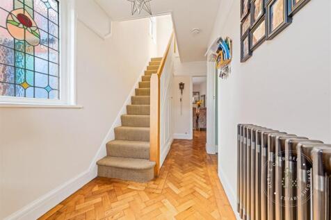Avondale-Crescent-17.jpg